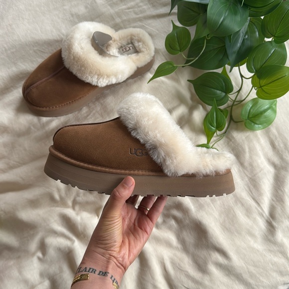 UGG DISQUETTE SLIPPERS CHESTNUT SIZE 9 - Picture 3 of 8